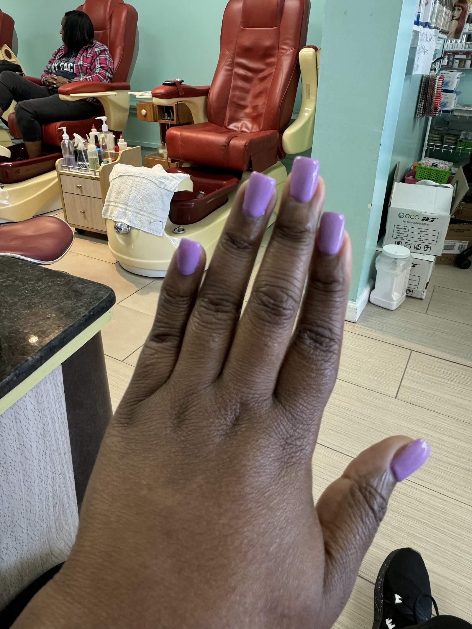 Red Nails logo